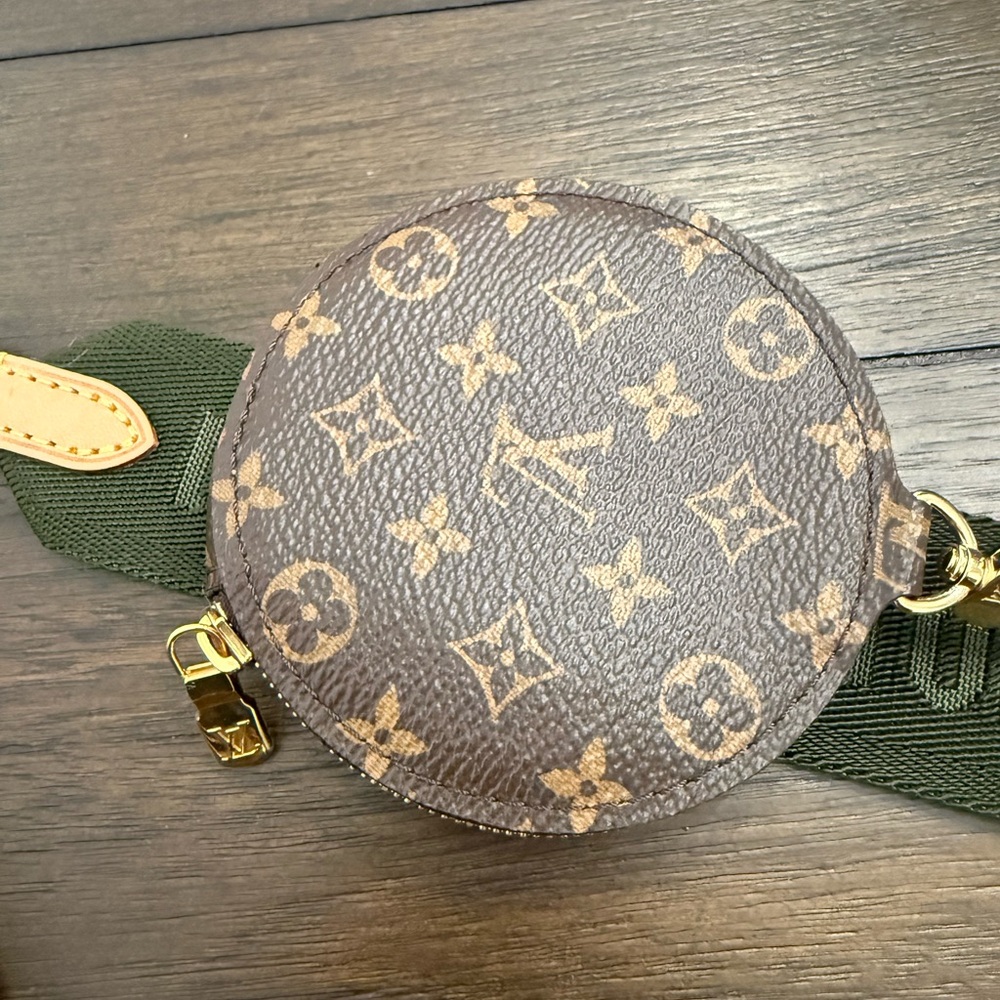 Authentic Louis Vuitton Multi-Pochette with Green Strap Like New - Picture 3 of 8